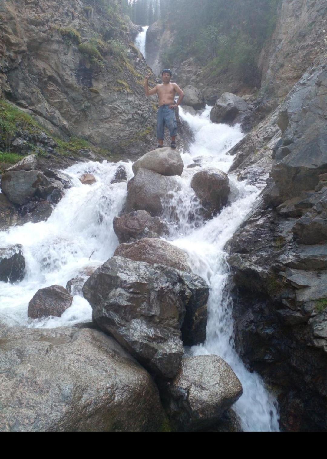 Waterfall In The Yard 卡拉科尔 外观 照片